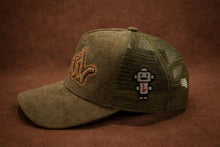 Load image into Gallery viewer, OLIVE SUEDE TRUCKER MULTICOLOR LOGO
