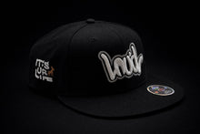 Load image into Gallery viewer, CLASSIC BLACK &amp; WHITE SNAPBACK
