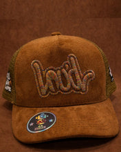 Load image into Gallery viewer, BROWN SUEDE TRUCKER MULTICOLOR LOGO
